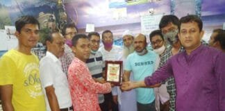 পিএইচডি ডিগ্রী অর্জন করায় ঈশ্বরদীর কৃতি সন্তান মীর হুমায়ূন কবির বিপ্লবকে শুভেচ্ছা স্মারক প্রদান