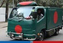 পতাকায় মোড়ানো গাড়িতে মানিক মিয়া অ্যাভিনিউতে নেওয়া হচ্ছে খালেদা জিয়ার মরদেহ